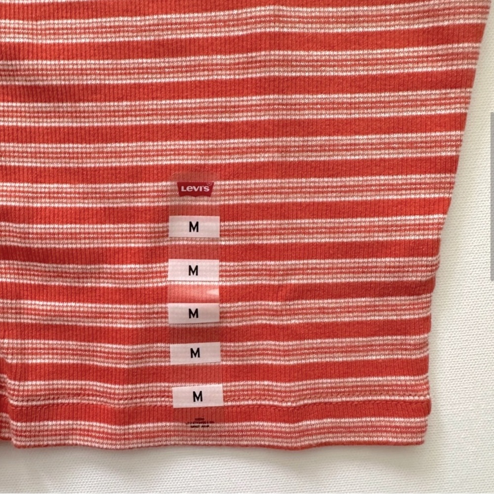 🆕️ Levi’s Ribbed Buttoned T-Shirt. - Picture 5 of 8
